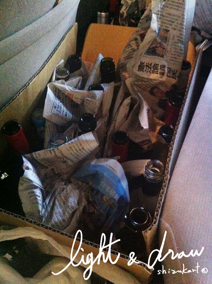 シャンパンボトルとワインボトル