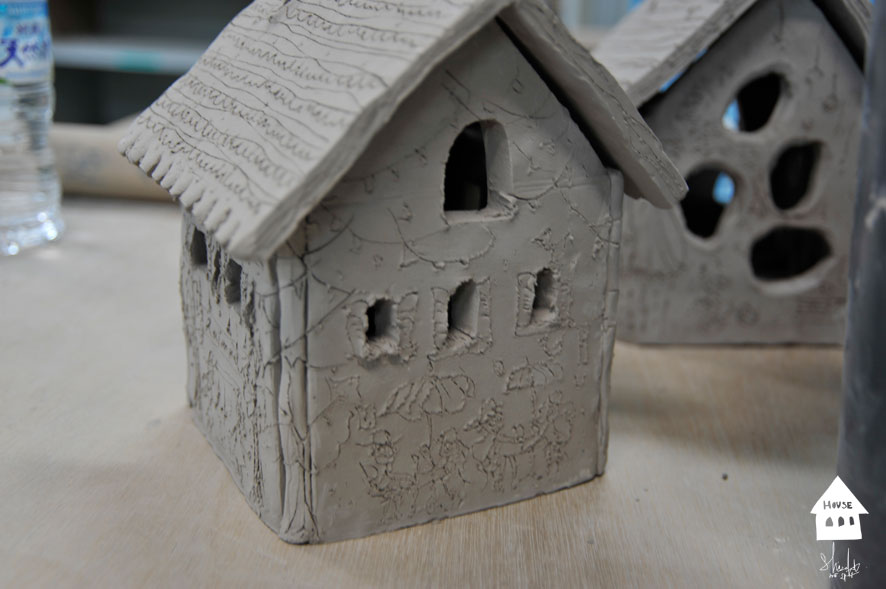 家を2棟つくっています。