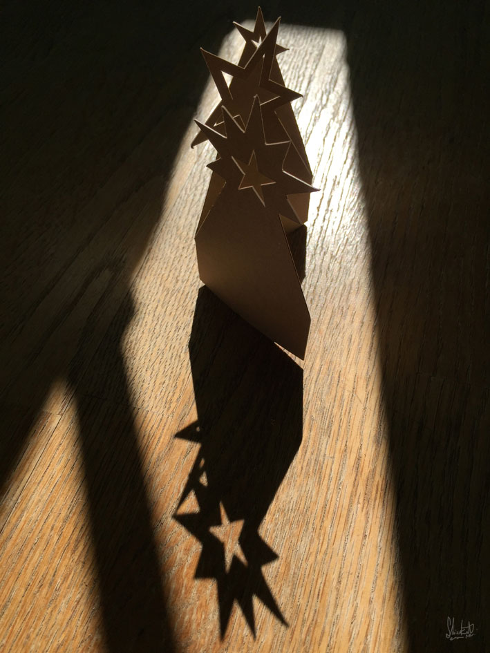 抜型を巨大カッターで切り落としてくれるマシーン体験。