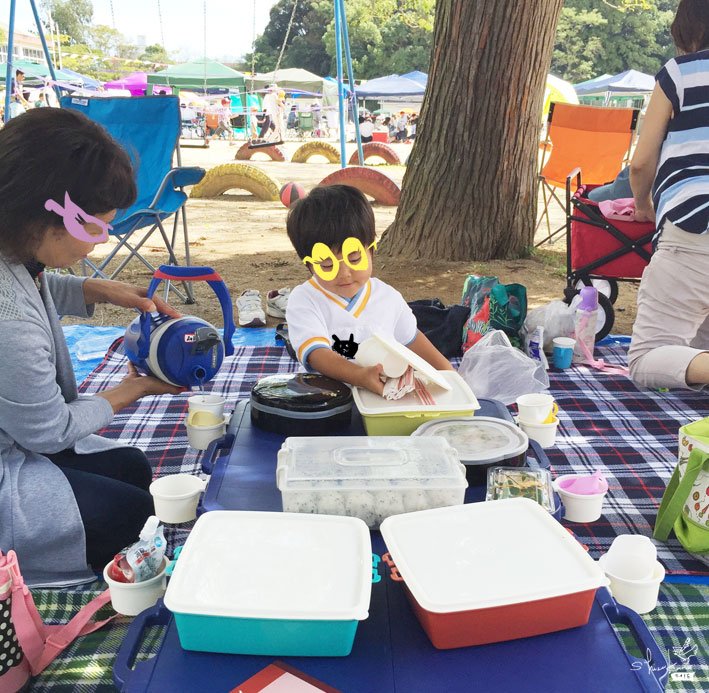 主役みずからもてなし役。